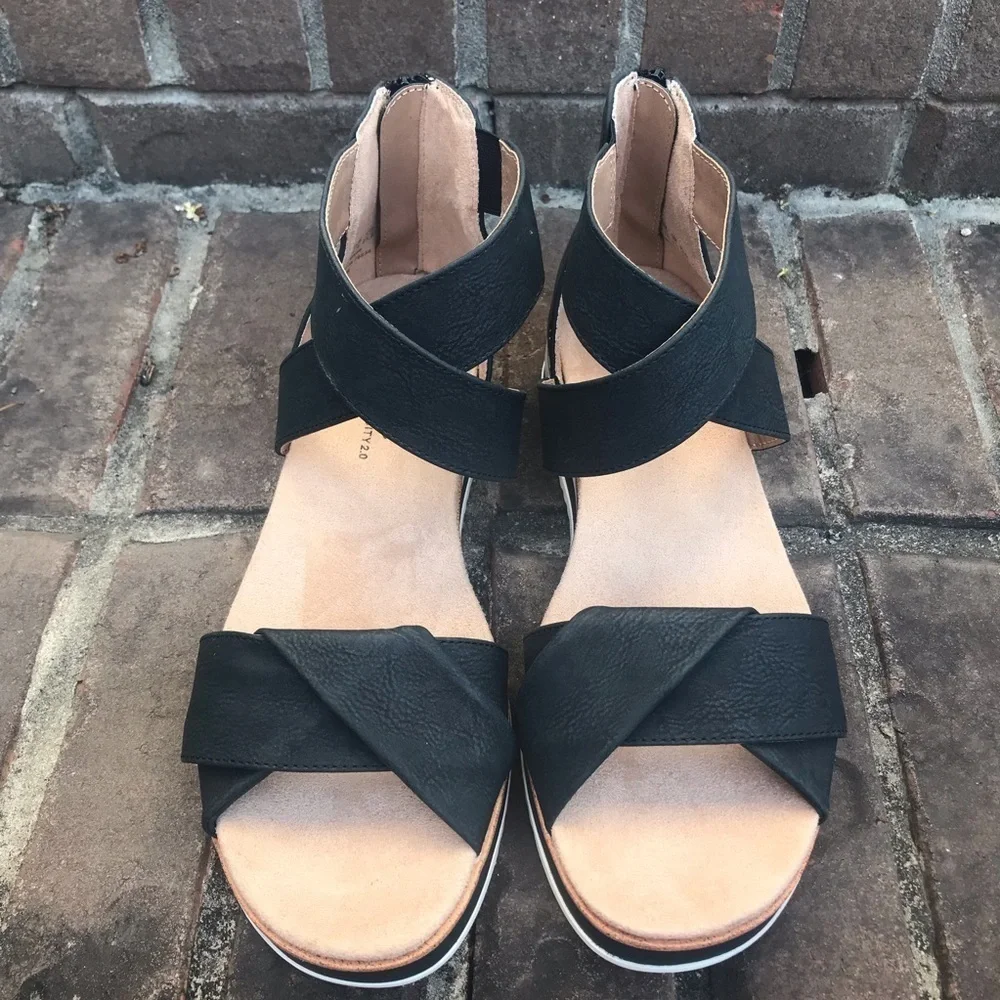 New wo Box Life Stride Zoom Peep Toe Sandal in Black | Size 9.5